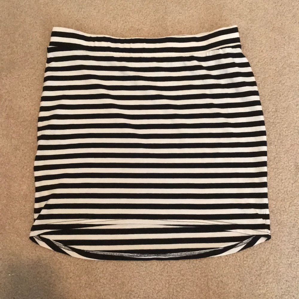 black and white striped pencil skirt